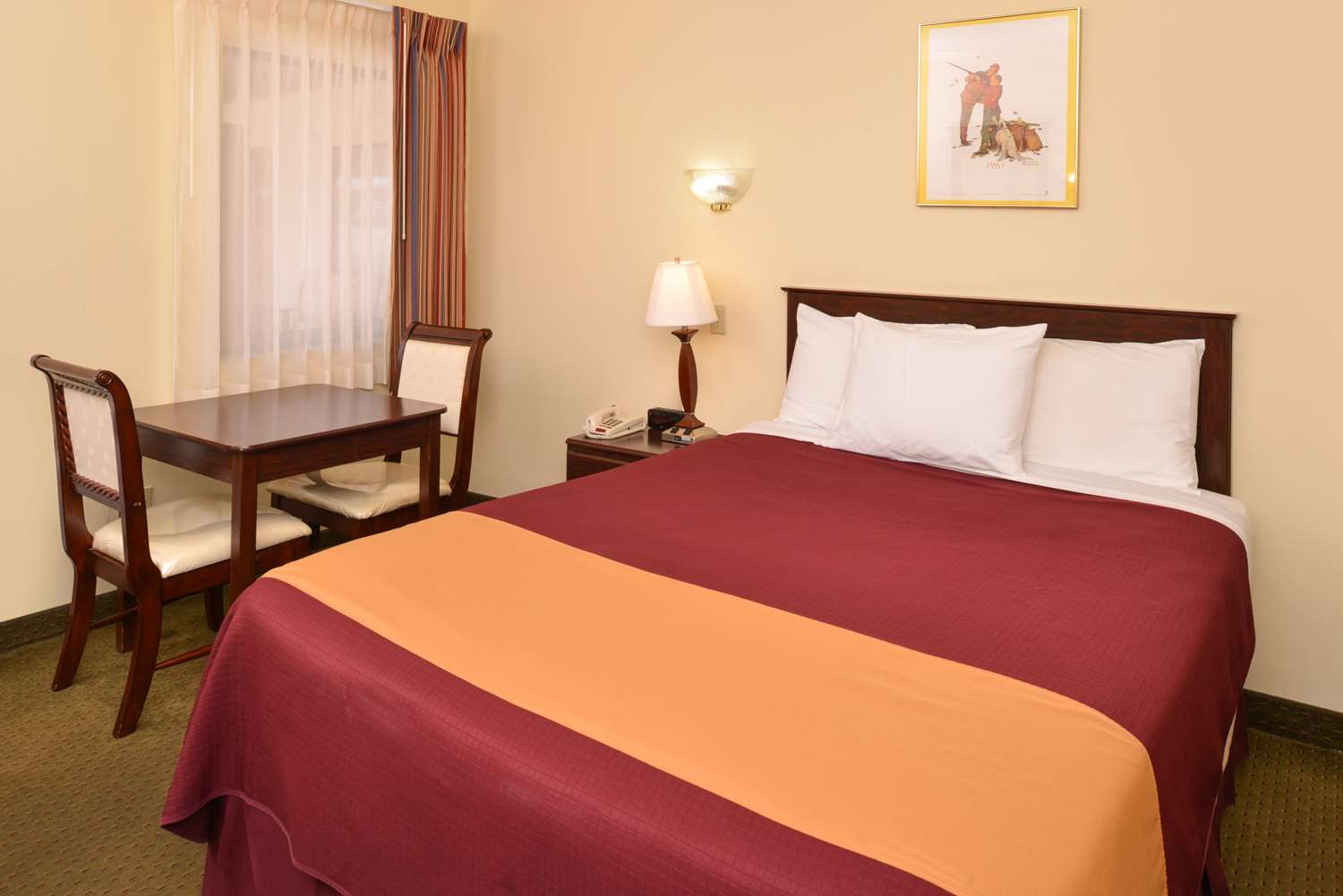 1 Queen Bed image