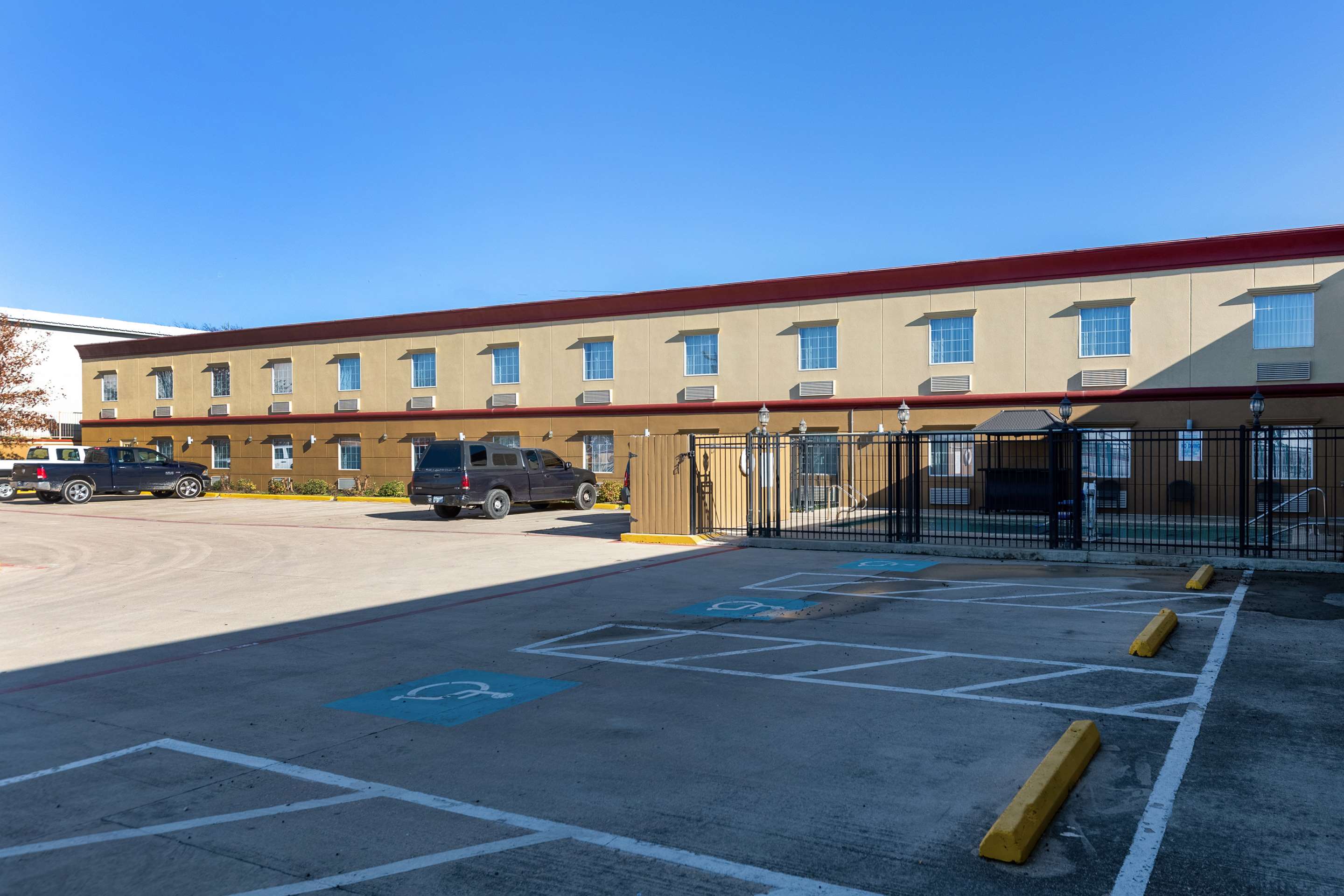 Exterior | Americas Best Value Inn - Temple