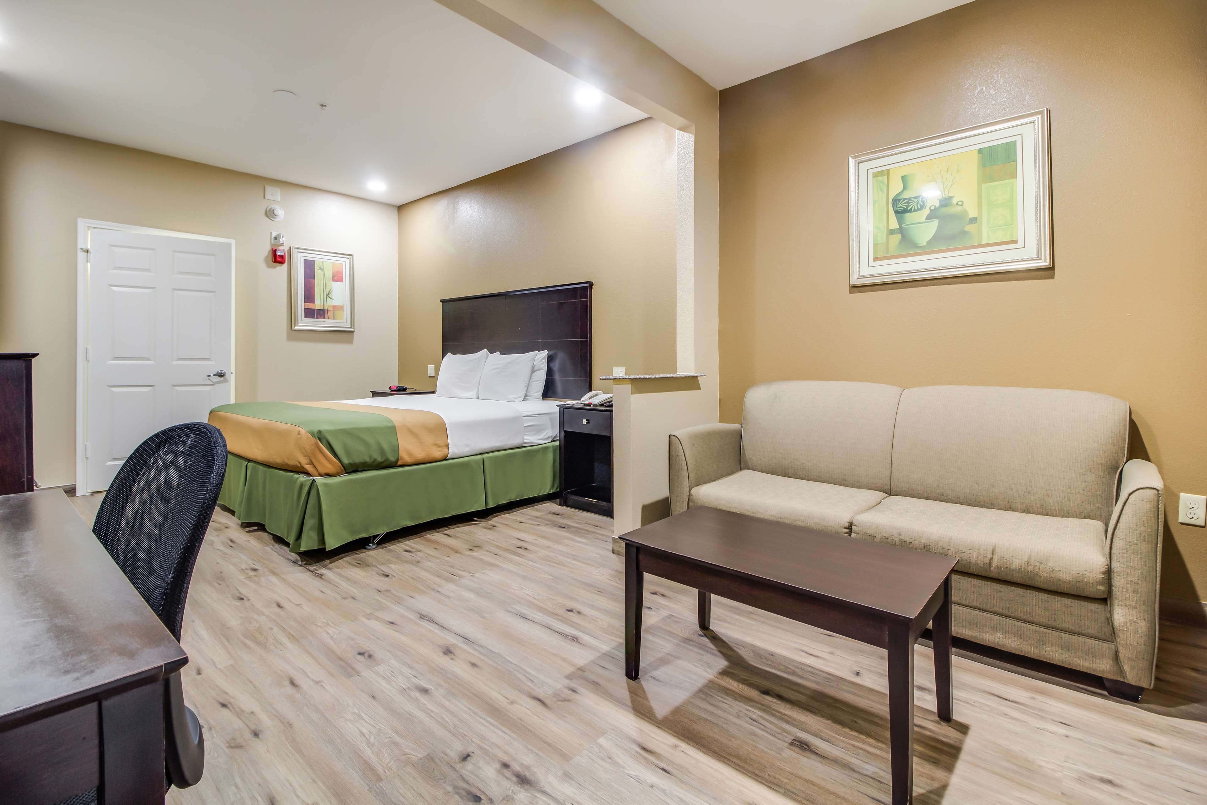 1 King Bed Accessible Non-Smoking image