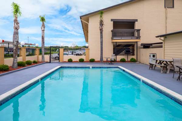 Pool - Americas Best Value Inn West Columbia