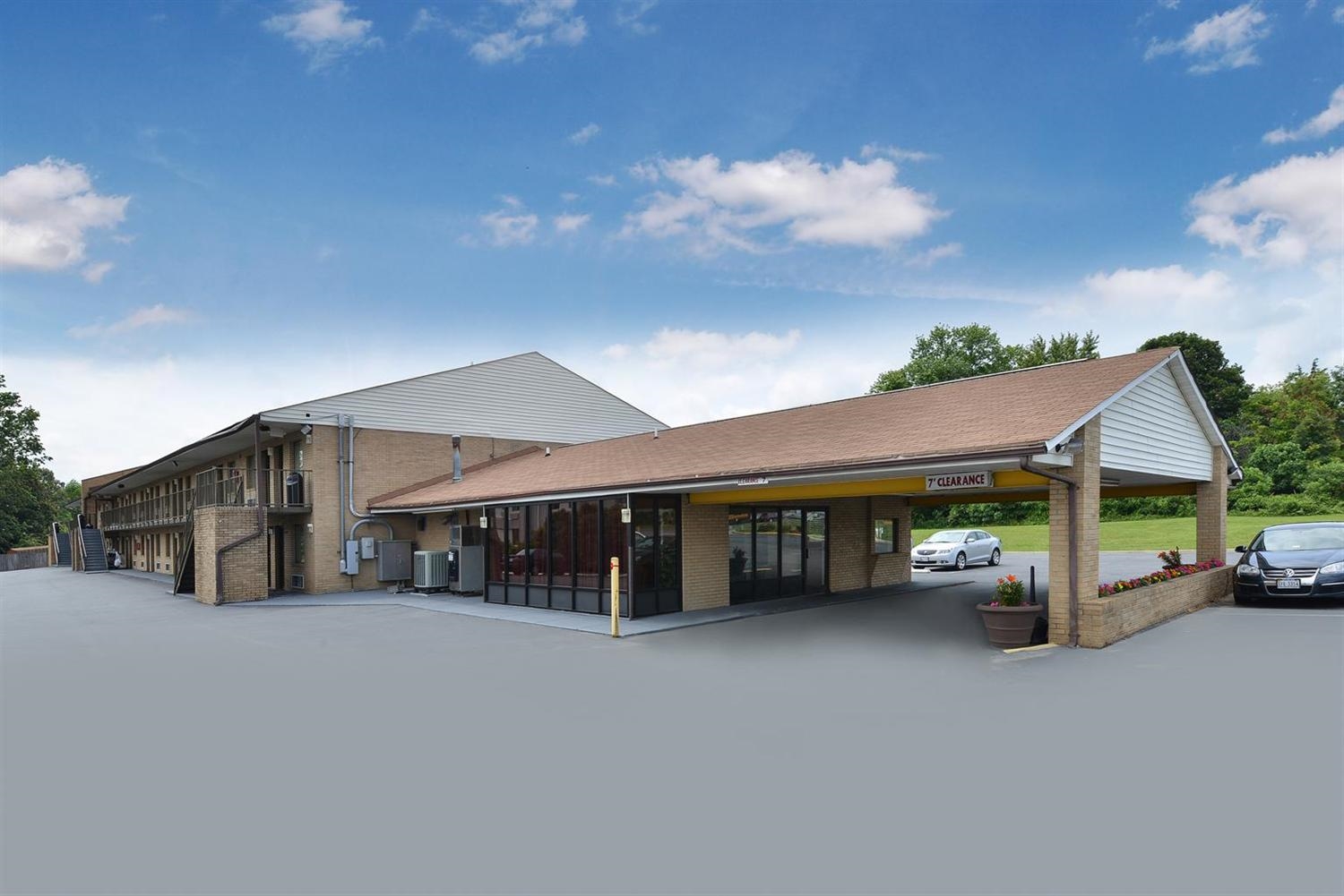 Front Exterior | Americas Best Value Inn Fredericksburg N