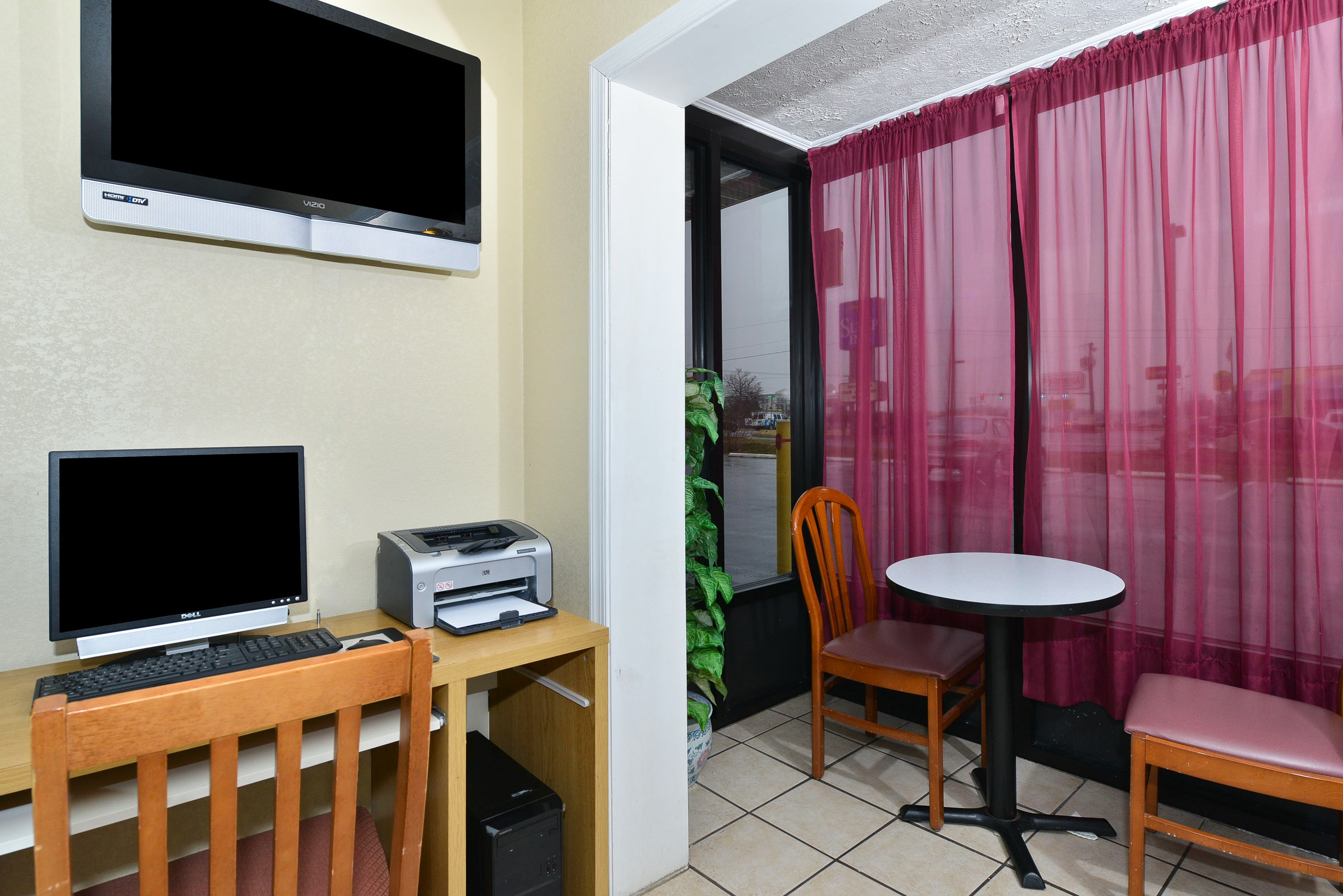 Business Center | Americas Best Value Inn Fredericksburg N