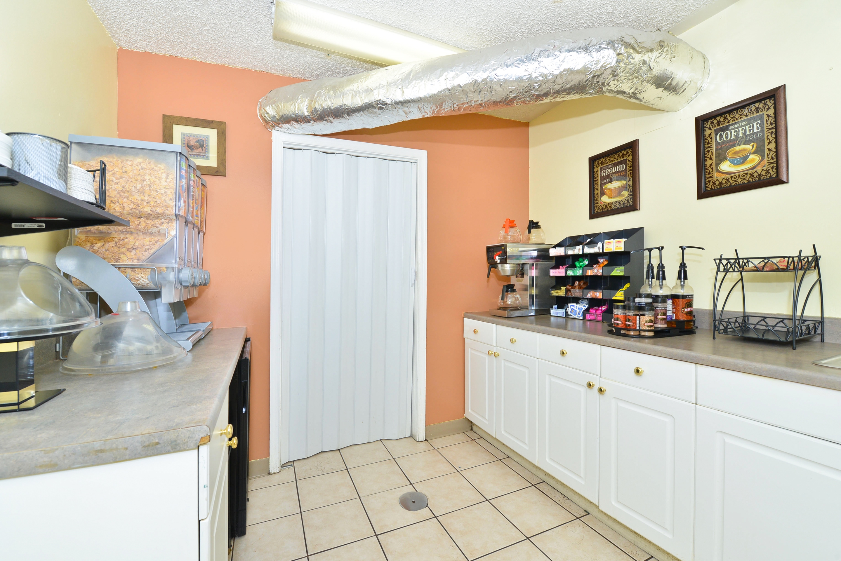 Breakfast Area | Americas Best Value Inn Fredericksburg N