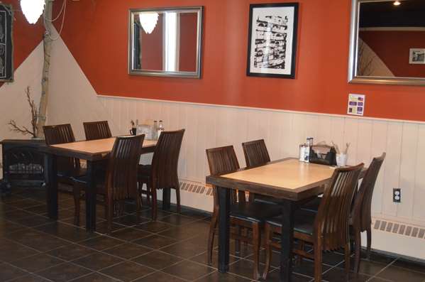 Restaurant - Canadas Best Value Inn Whitehorse