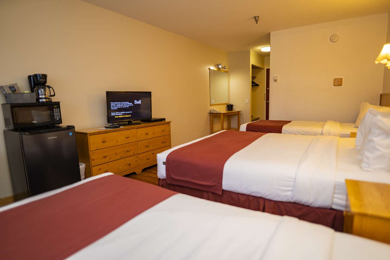 1 Queen Bed 2 Twin Beds Non-Smoking image