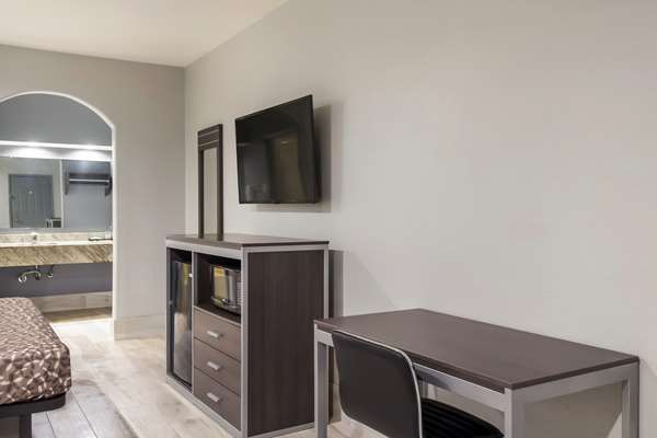  - Americas Best Value Inn & Suites Platinum Houston - I-45, Exit 59