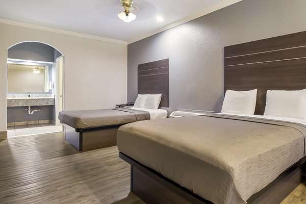  - Americas Best Value Inn & Suites Platinum Houston - I-45, Exit 59