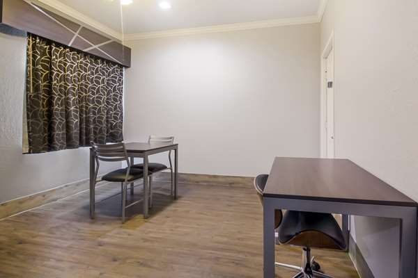  - Americas Best Value Inn & Suites Platinum Houston - I-45, Exit 59