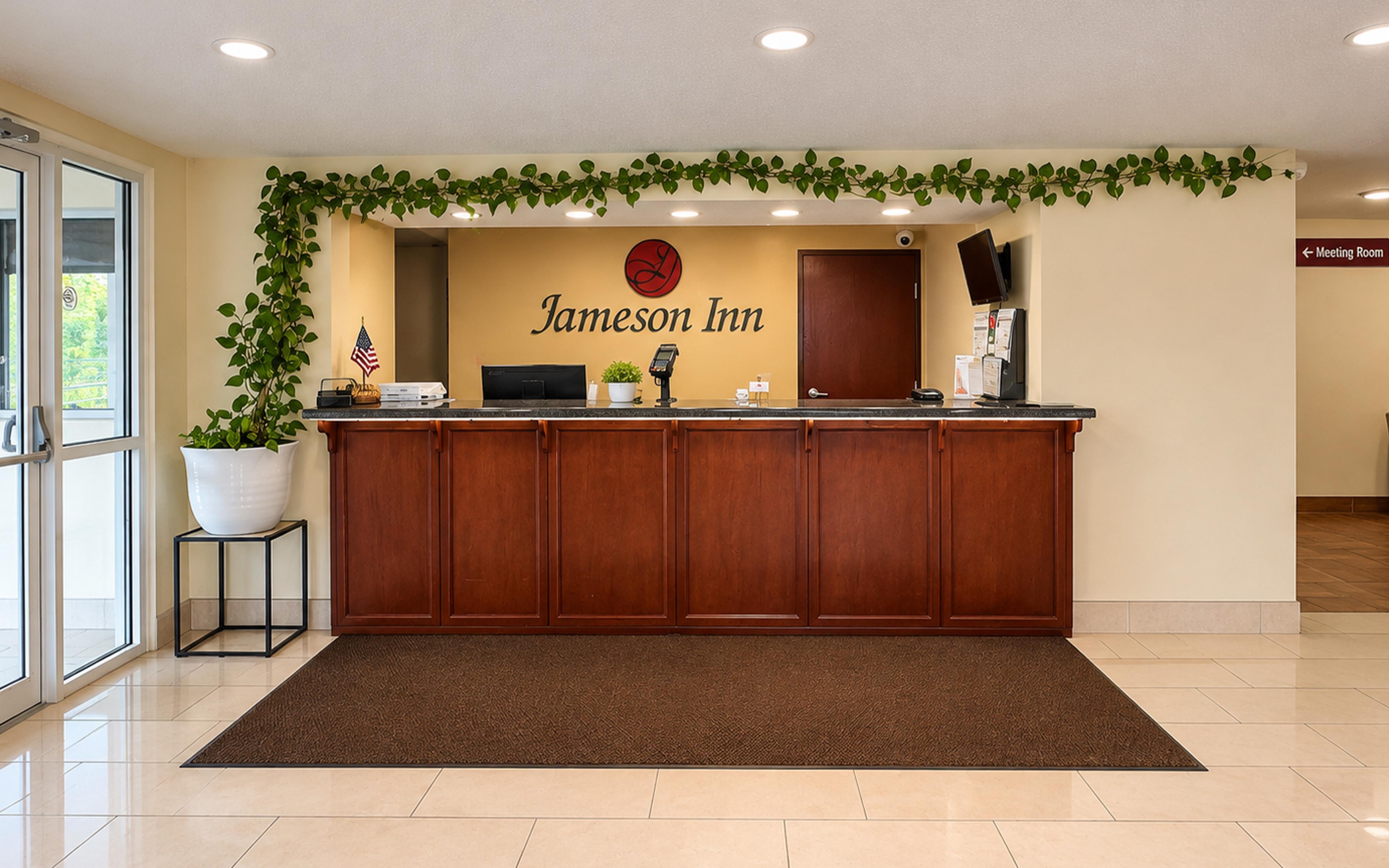 Lobby / Reception | Jameson Inn - Hazlehurst