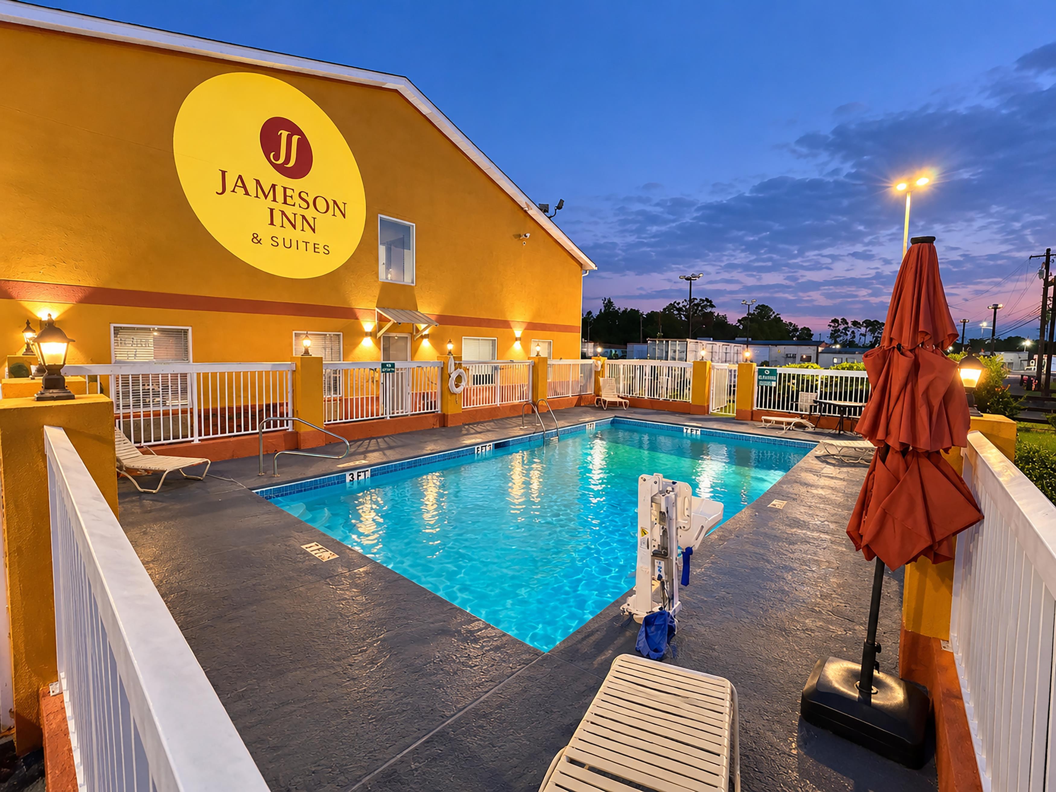 Evening View Pool | Jameson Inn - Hazlehurst