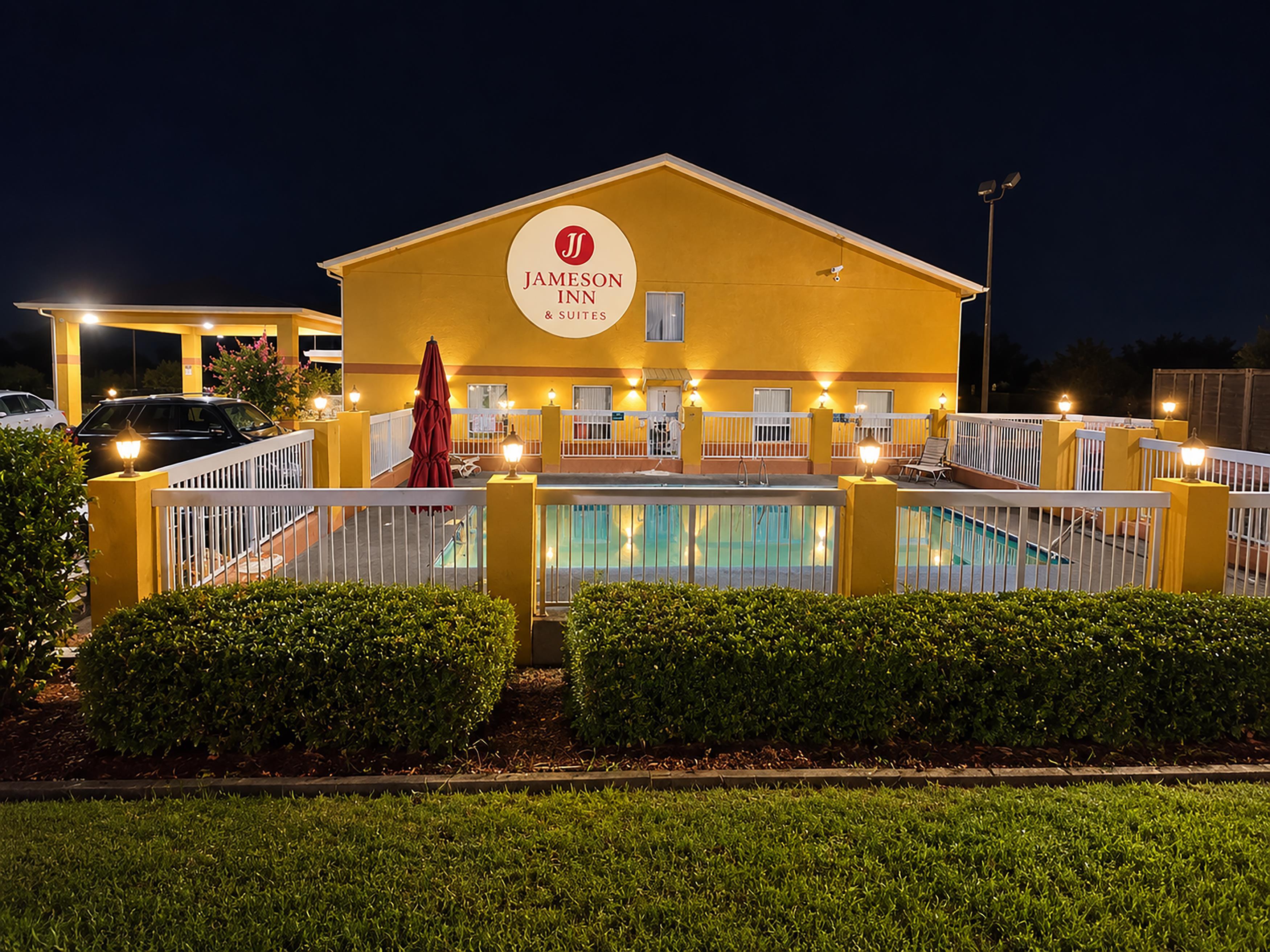 Pool | Jameson Inn - Hazlehurst