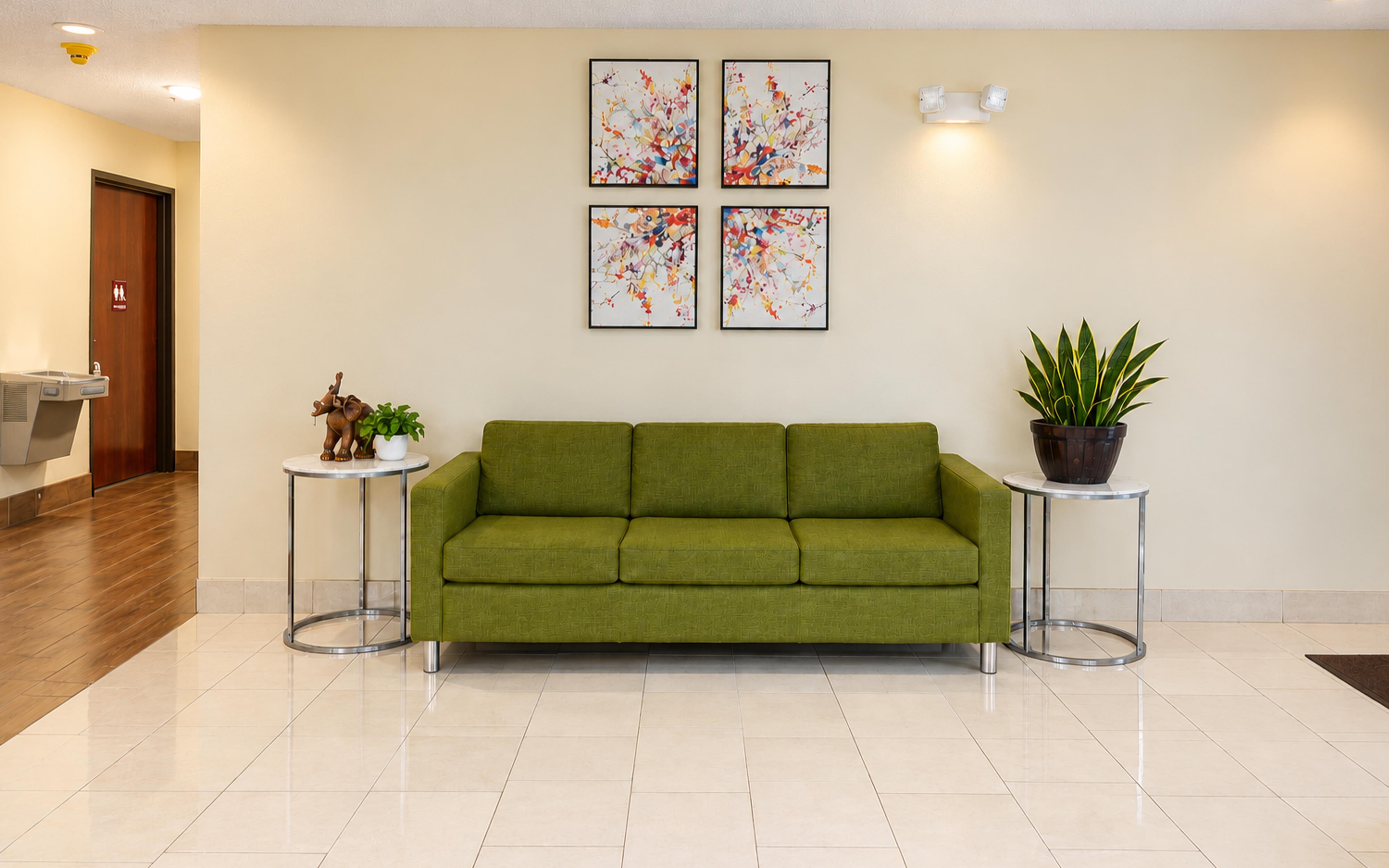 Lobby / Reception | Jameson Inn - Hazlehurst