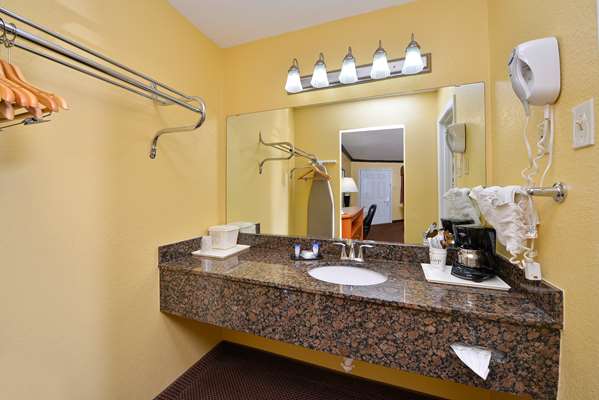  - Americas Best Value Inn Center