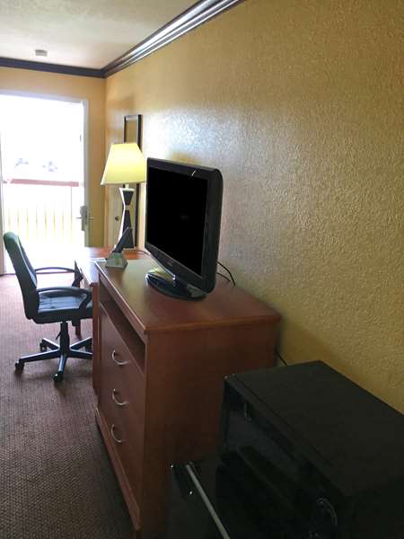  - Americas Best Value Inn Center