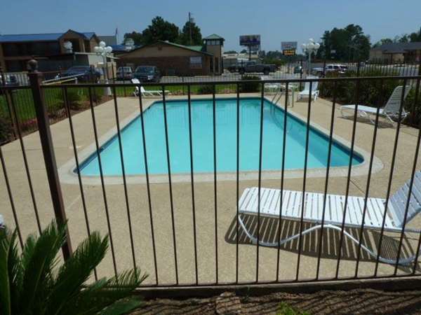 Pool - Americas Best Value Inn Center
