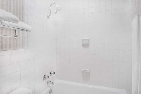  - Ramada Hotel Macon - I-475, Exit 3