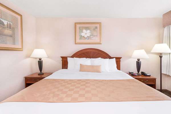  - Ramada Hotel Macon - I-475, Exit 3