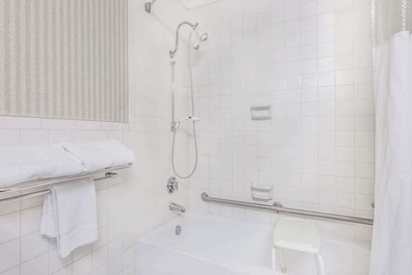  - Ramada Hotel Macon - I-475, Exit 3