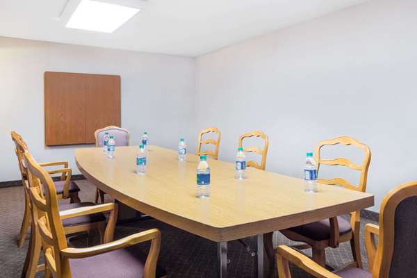  - Ramada Hotel Macon - I-475, Exit 3