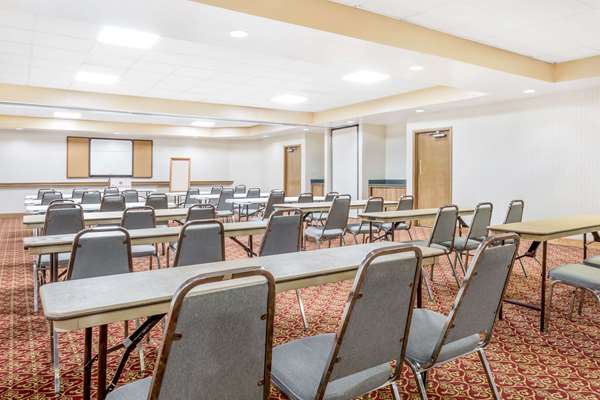  - Ramada Hotel Macon - I-475, Exit 3