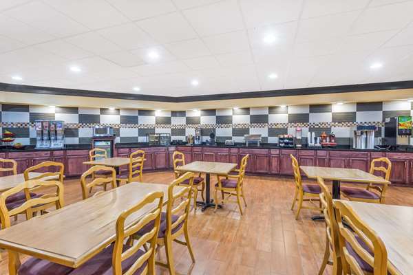  - Ramada Hotel Macon - I-475, Exit 3