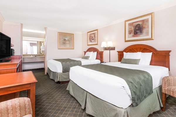  - Ramada Hotel Macon - I-475, Exit 3