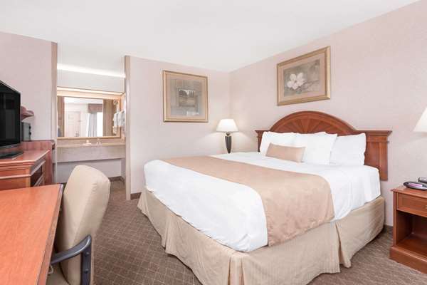  - Ramada Hotel Macon - I-475, Exit 3