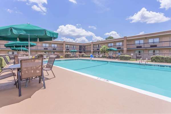 Pool - Ramada Hotel Macon - I-475, Exit 3