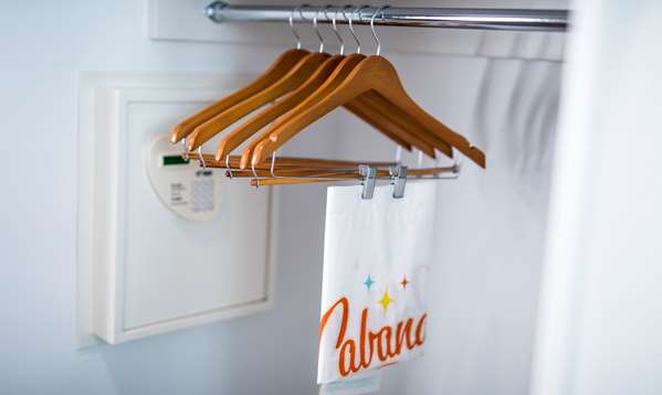 Suite - Universal's Cabana Bay Beach Resort Orlando - I-4, Exits 74B & 75A