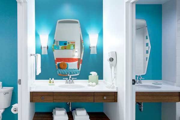 Suite - Universal's Cabana Bay Beach Resort Orlando - I-4, Exits 74B & 75A