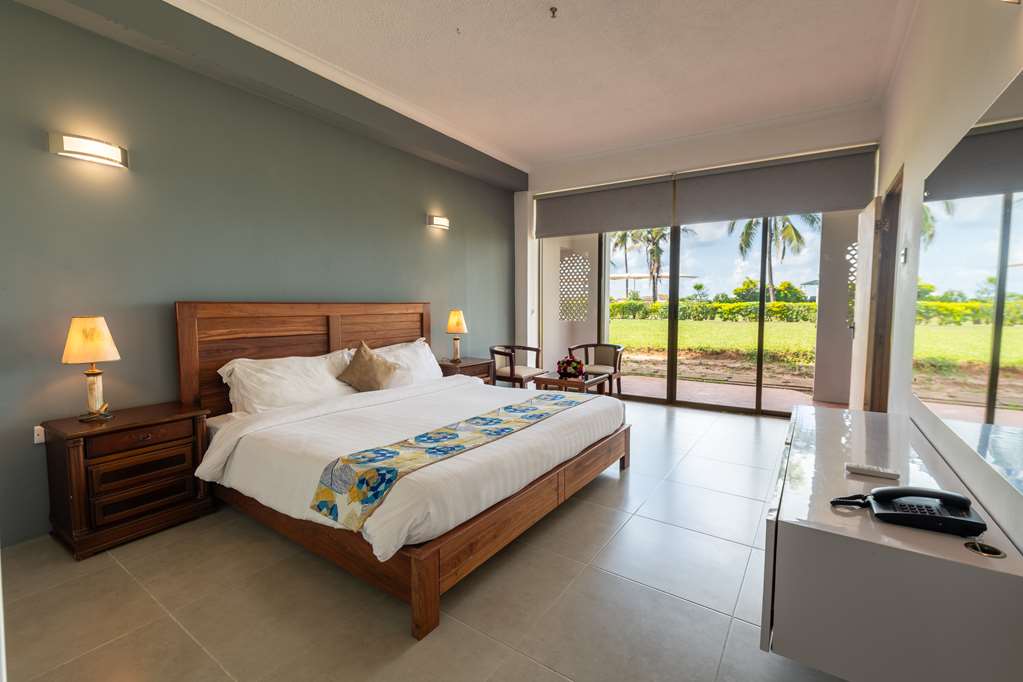 GOLDEN TULIP DAR ES SALAAM-guestroom-Guest Room,Bed,King bed,Suite,On-Site,Guest Room - Whole Room.jpg