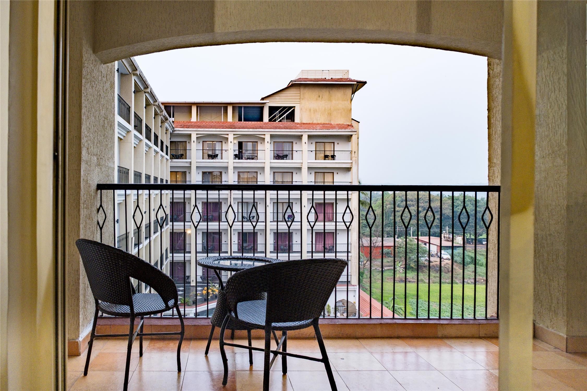 HOTEL GOLDEN TULIP GOA CANDOLIM - Deluxe room balcony