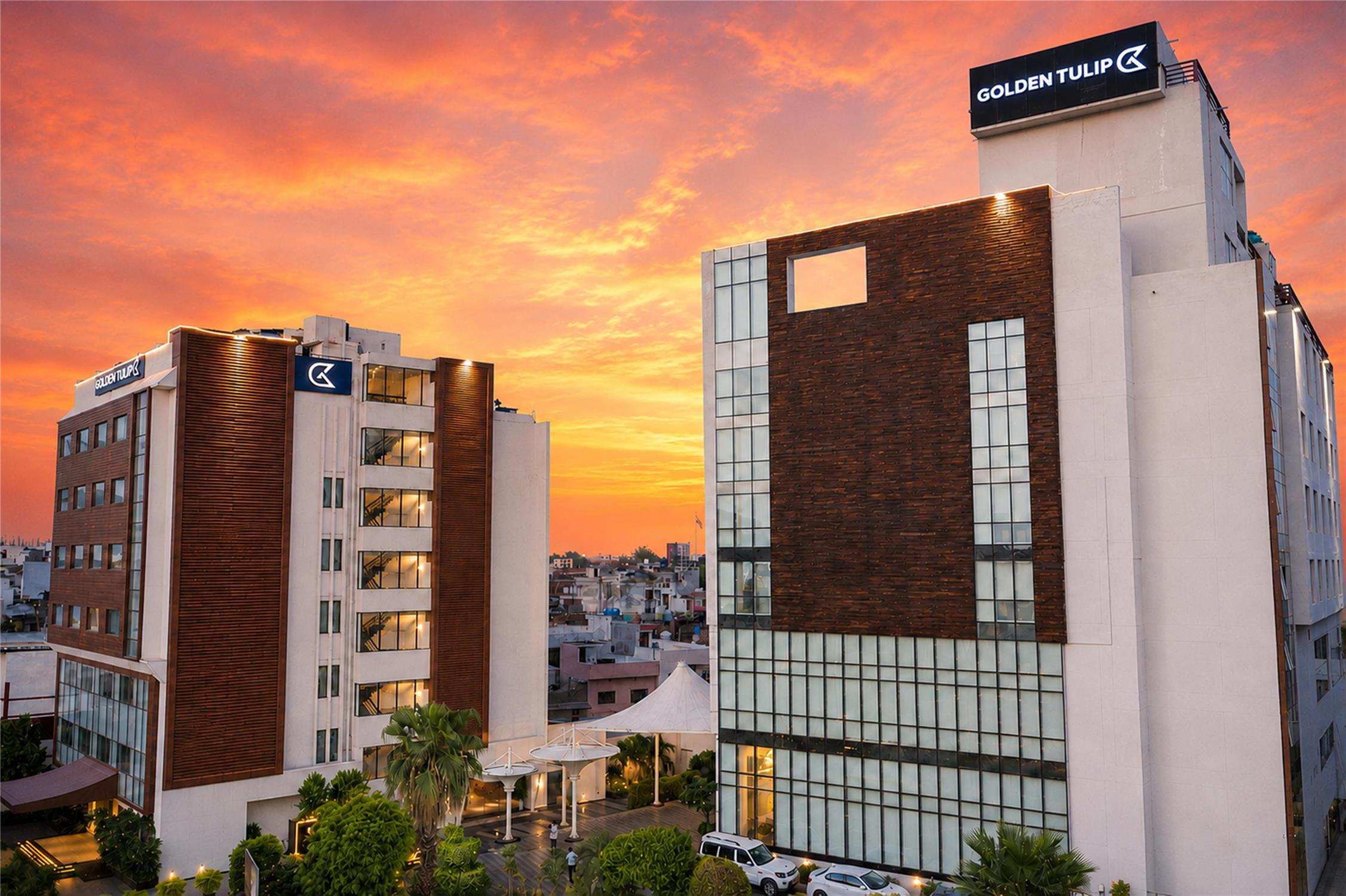 HOTEL GOLDEN TULIP LUCKNOW - Sunset Facade Shot