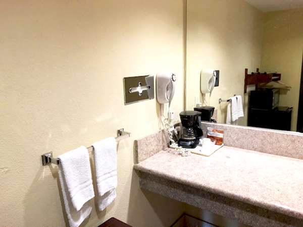  - Americas Best Value Inn Pasadena - I-210, Exit 30