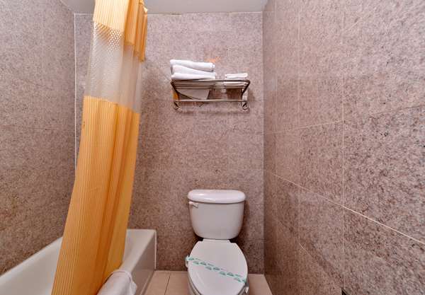  - Americas Best Value Inn Pasadena - I-210, Exit 30