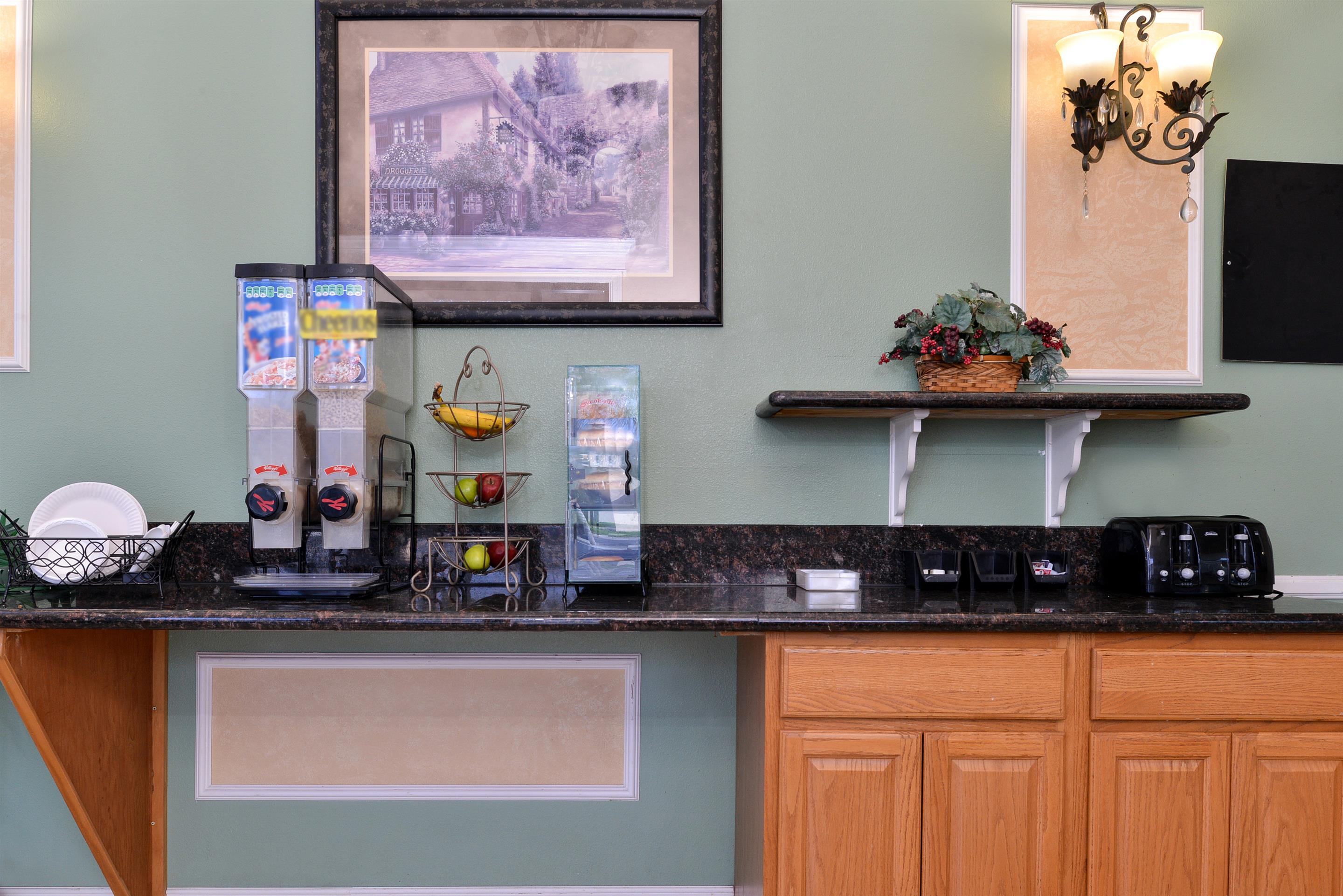 Breakfast Area | Americas Best Value Inn Pasadena Arcadia