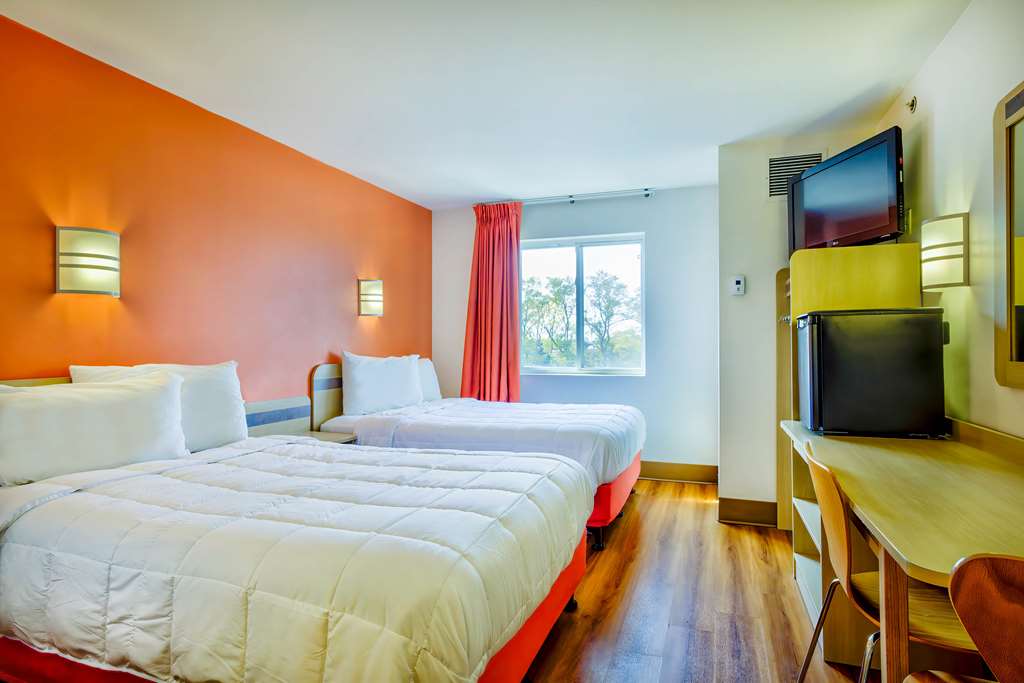 MOTEL 6 TORONTO WEST BURLINGTON-guestroom-Guest Room,On-Site.jpg