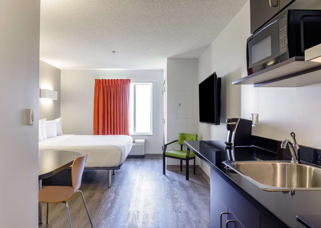 MOTEL 6 HEADINGLEY-WINNIPEG WEST-guestroom-Guest Room,On-Site.jpg
