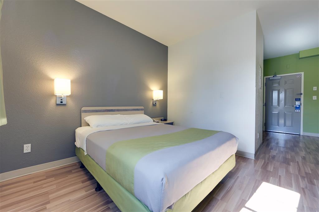STUDIO 6 TORONTO MISSISSAUGA-guestroom-Guest Room,Indoor/Interior,On-Site.jpg