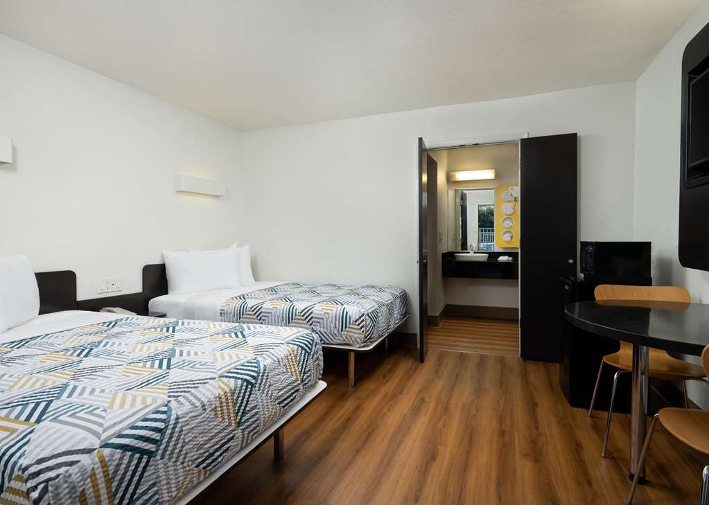 MOTEL 6 SANTA BARBARA - GOLETA-guestroom-Guest Room,On-Site.jpg