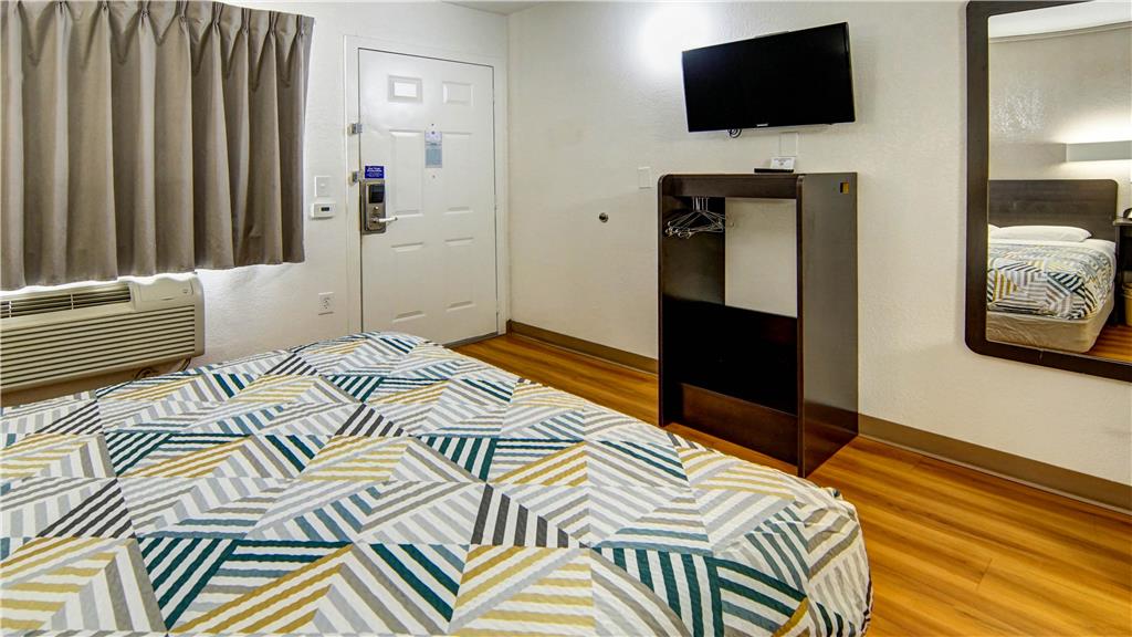 MOTEL 6 LONGVIEW, TX, LONGVIEW-guestroom-Guest Room,On-Site.jpg
