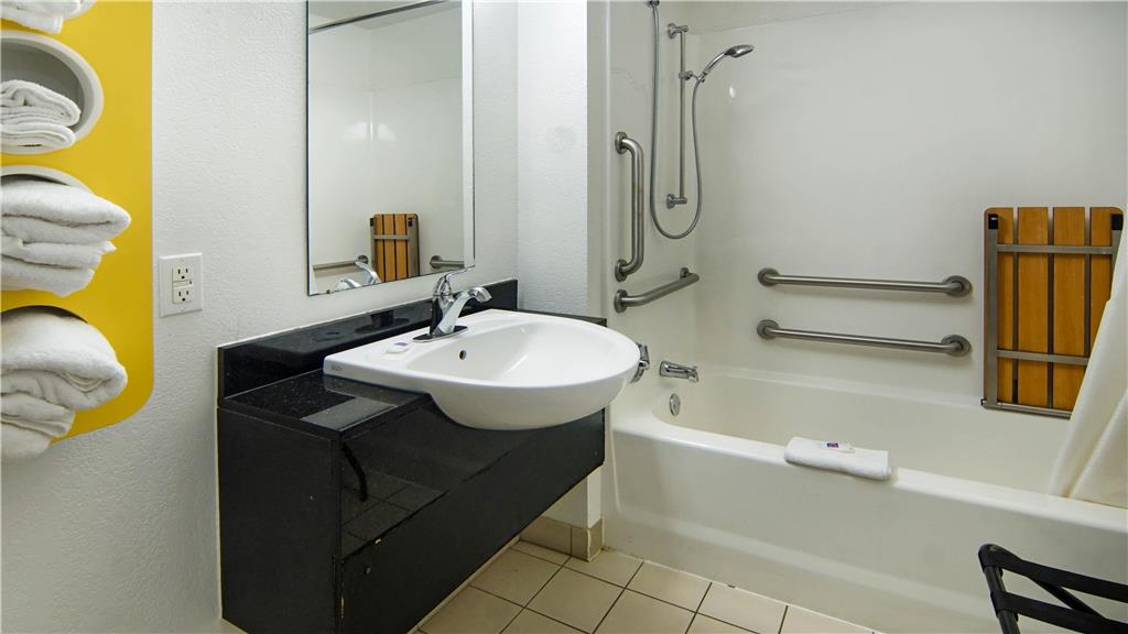 MOTEL 6 LONGVIEW, TX, LONGVIEW-guestroom-Guest Room,Bathroom,Accessibility,On-Site.jpg