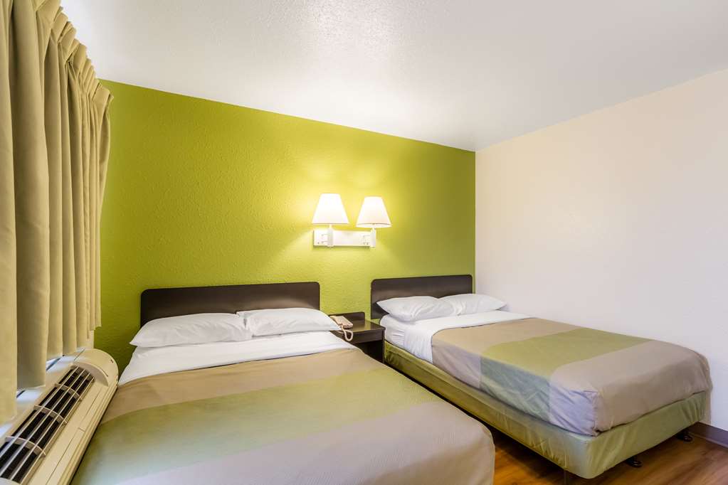 MOTEL 6 GREEN BAY-guestroom-Guest Room,Indoor/Interior,On-Site.jpg