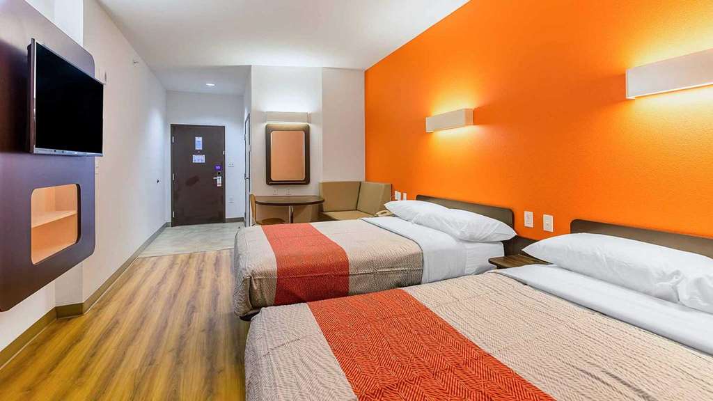 MOTEL 6 SAN ANGELO-guestroom-Guest Room,Bedding,Queen bed,Guest Room Amenity,TV and multimedia,Sitting area,On-Site,Furnishings,Telephone,Deluxe Room,Double Room.jpg