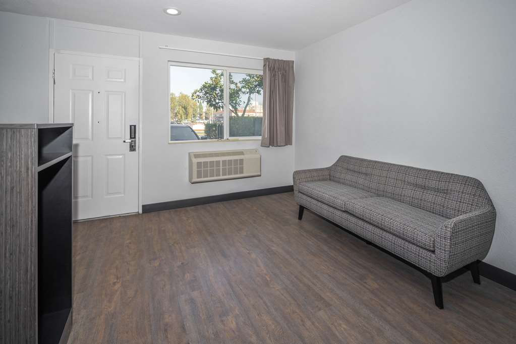 MOTEL 6 FONTANA-guestroom-Guest Room,Suite,On-Site.jpg