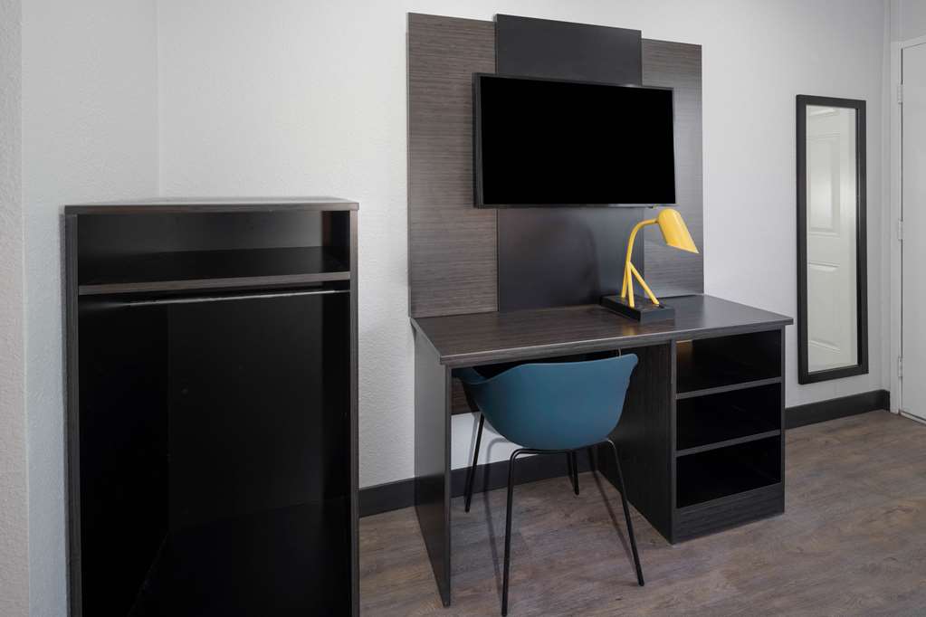 MOTEL 6 FONTANA-guestroom-Guest Room,Guest Room Amenity,On-Site.jpg
