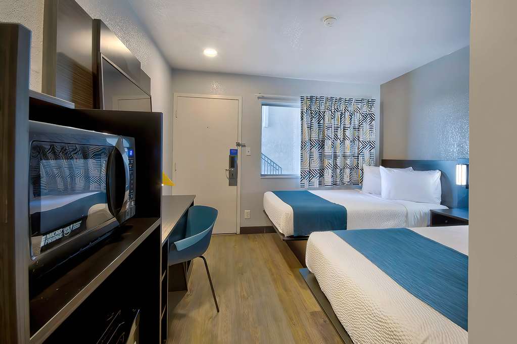 MOTEL 6 PALMDALE-guestroom-Guest Room,Guest Room Amenity,On-Site.jpg
