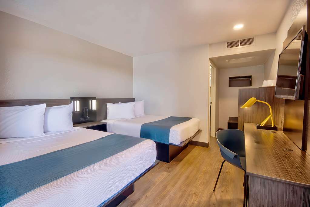 MOTEL 6 PALMDALE-guestroom-Guest Room,On-Site.jpg