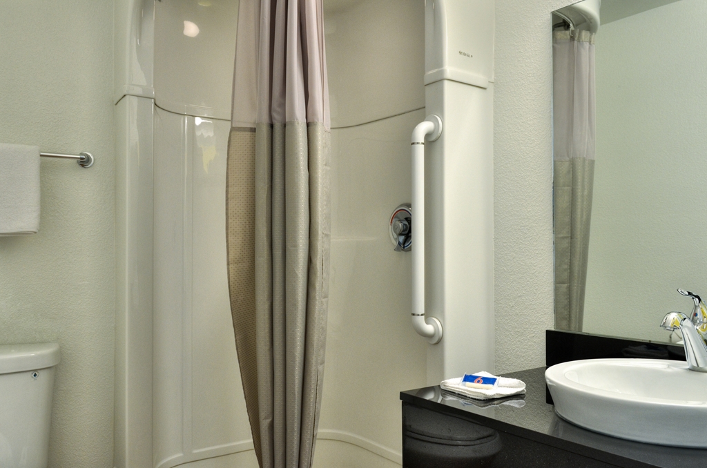 MOTEL 6 SANTA NELLA- LOS BANOS-guestroom-Guest Room,Bathroom,On-Site.jpg