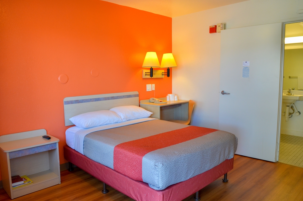 MOTEL 6 SANTA NELLA- LOS BANOS-guestroom-Guest Room,Indoor/Interior,On-Site.jpg